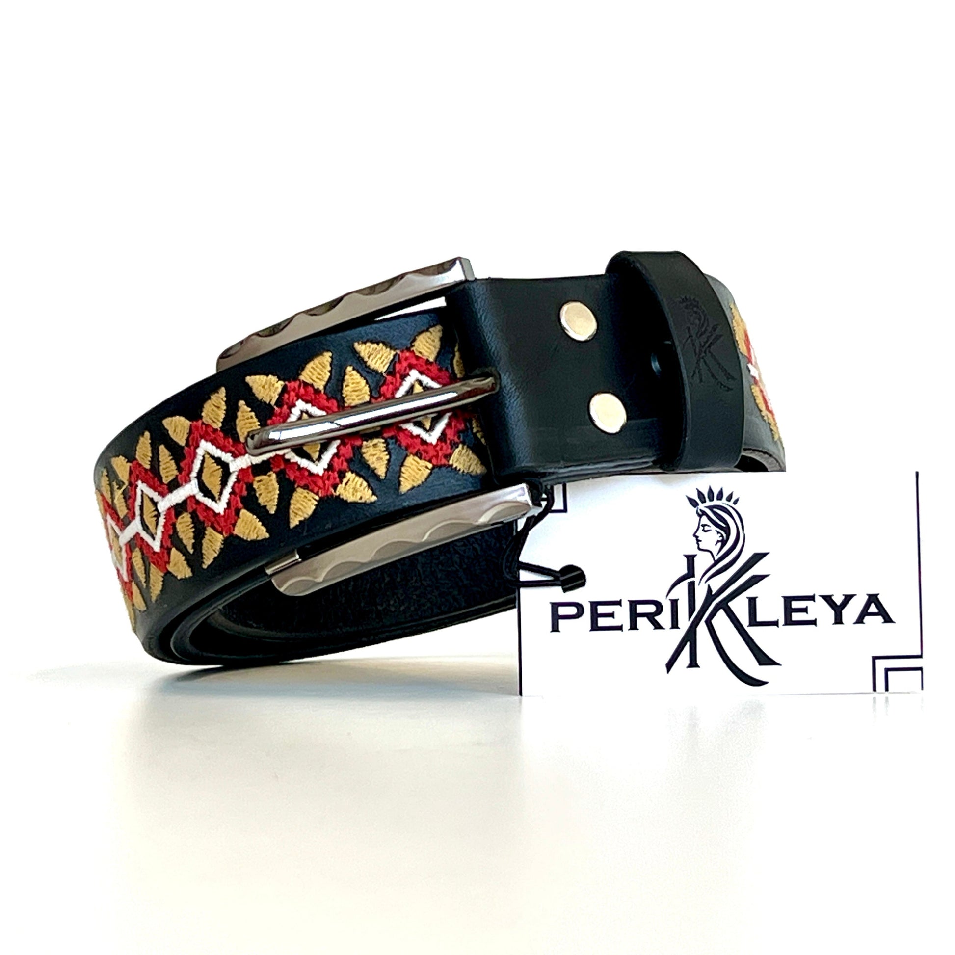 Cintura in vera pelle italiana artigianale ricamata con motivo geometrico in colore giallo e rosso 