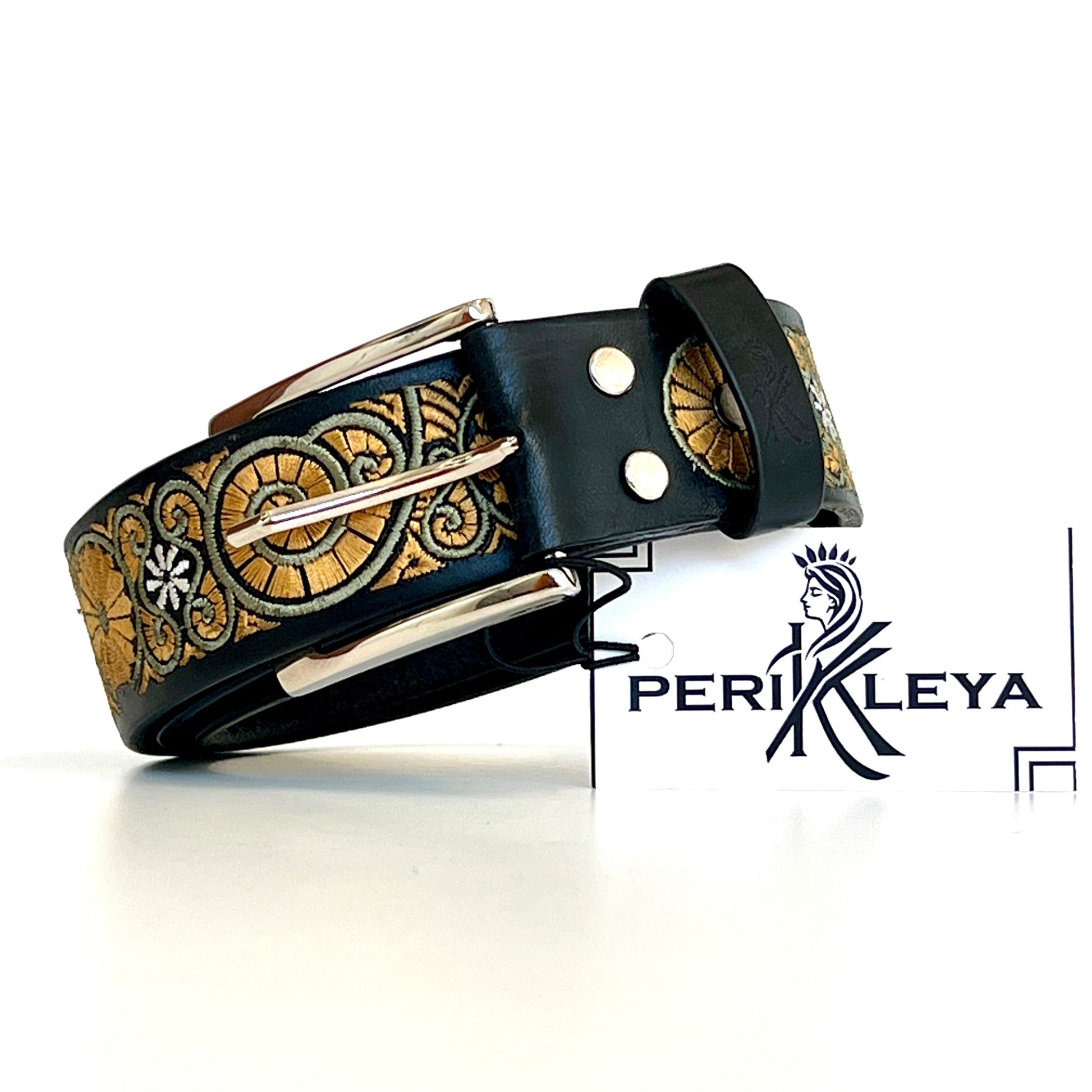 Foto della cintura in pelle ricamata con motivo a chiocciola con colore giallo e verde